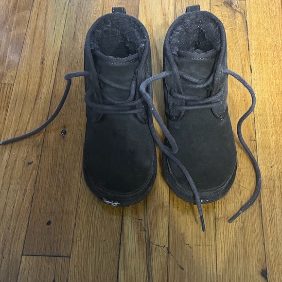 UGG, little kids size 13, Neumel II Boots in Cocoa - Picture 2 of 8